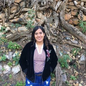 Meet your Posher, Neyda